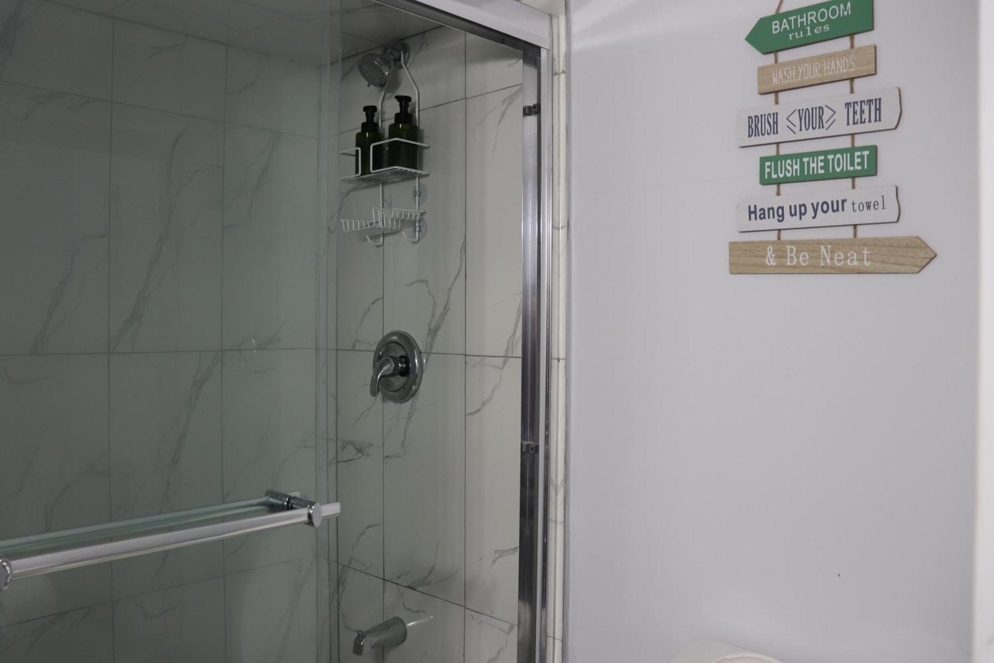 Garden 2 Bedroom Apt - Free Parking Wifi Laundry Workstation 布兰普顿 外观 照片